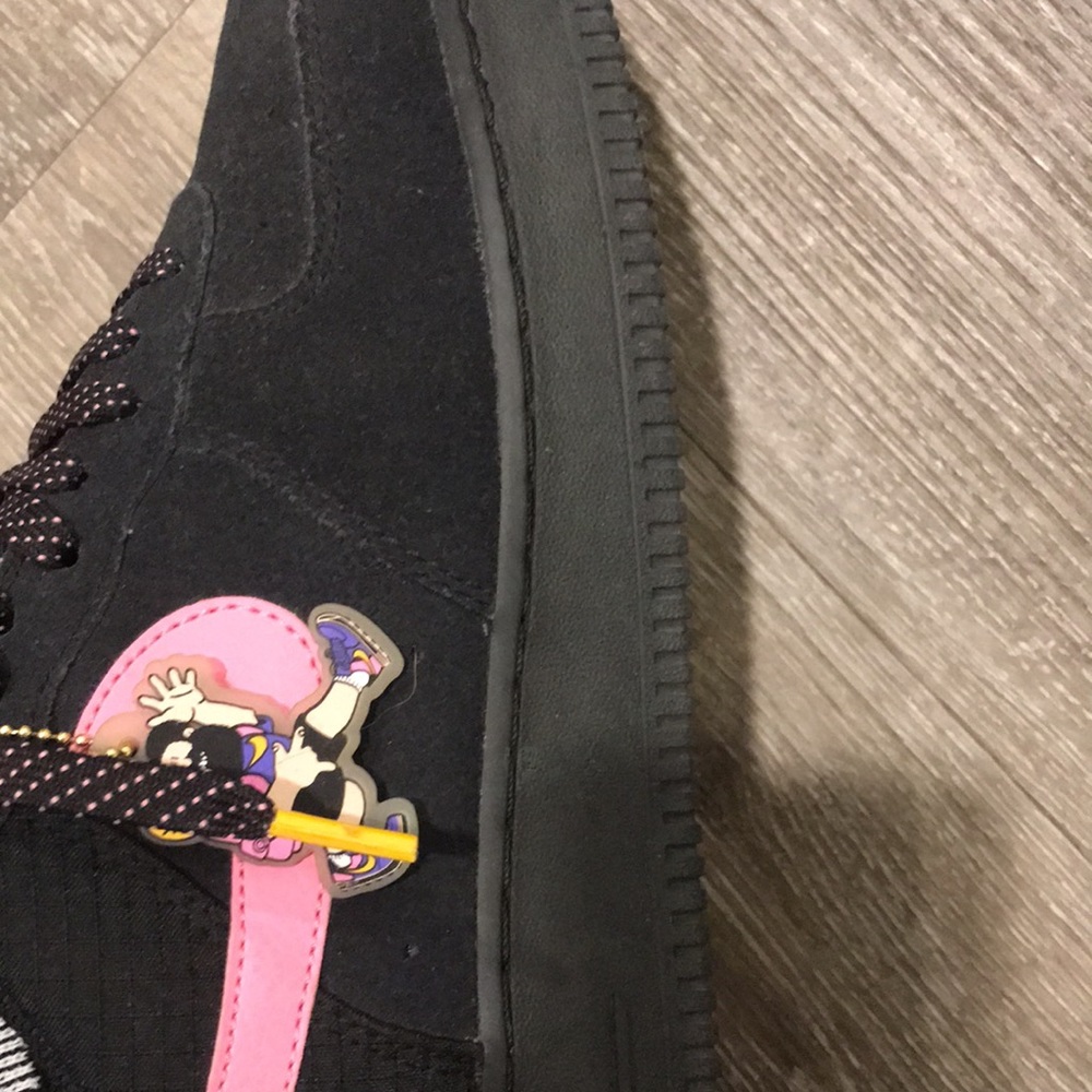 Air Forces - Picture 4 of 5